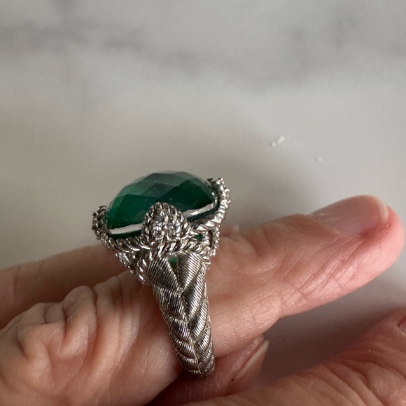 Green  stone Ring with Ornate Silver Setting - Picture 3 of 10